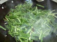 好吃的韭菜炒肉做法图解4)