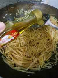 滋补的酸辣土豆丝做法图解8)
