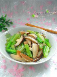 家常菜芹菜炒香菇
