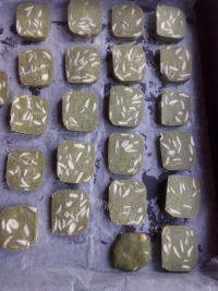 诱人的抹茶杏仁饼干做法图解9)
