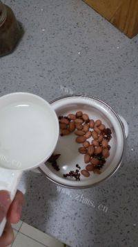 易做的五香花生米做法图解5)