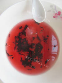 美味水果朗姆酒花茶果冻做法图解4)