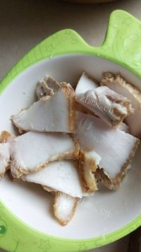 好吃的梅菜干炖扣肉做法图解1)