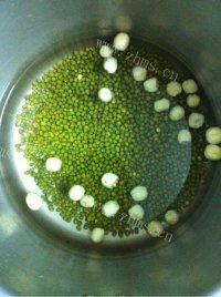 自制绿豆百合莲子羮做法图解2)