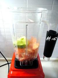 好喝的牛油果红柚子汁做法图解3)