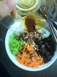 香飘十里的凉拌三丝做法图解5)