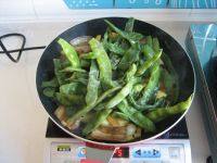 口感好的五花肉炖豆角做法图解10)
