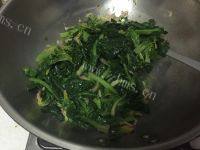 菠菜炒虾皮做法图解6)