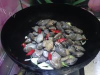 美味的麻辣花蛤做法图解7)