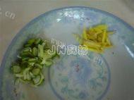家常菜豇豆炒里脊做法图解1)