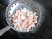色香味浓的虾仁豆腐做法图解6)
