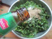 自己做的韭菜大肉水饺做法图解4)