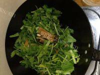 家常菜芹菜炒牛肉