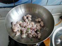 美味的五花肉炖豆角做法图解4)