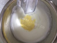 香喷喷的8寸戚风蛋糕做法图解6)