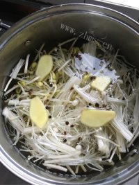 诱人的酸汤肥牛做法图解4)
