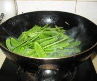 家常菜牛肉炒荷兰豆做法图解5)