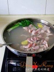虫草花瘦肉汤做法图解3)