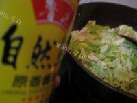 常吃不腻的白菜炒肉做法图解9)