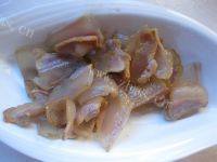 家常菜大蒜炒腊肉做法图解4)