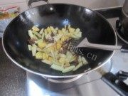 家常菜土豆芸豆炖排骨做法图解3)