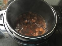 家常版红焖土豆牛肉做法图解6)