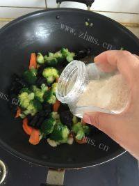 家常菜素炒西兰花做法图解10)