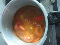 美味的番茄排骨汤做法图解5)