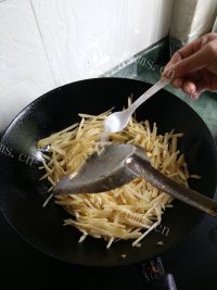 独特的炒土豆丝做法图解3)