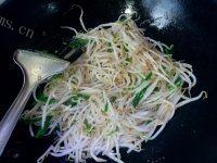 家常韭菜炒绿豆芽做法图解5)