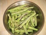 红烧肉炖豆角做法图解1)