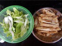 家常菜油豆腐炒青菜做法图解2)