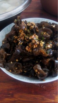 色香味浓的凉拌木耳做法图解6)