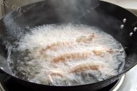 清脆香酥皮皮虾做法图解5)