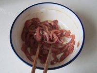 回味无穷的凉拌土豆粉做法图解2)