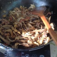 入味的蘑菇汤饭做法图解6)
