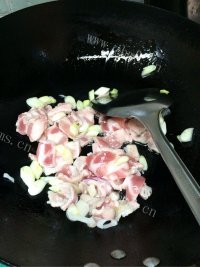 白菜炖豆腐做法图解4)
