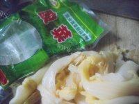 美味的酸菜排骨汤做法图解5)
