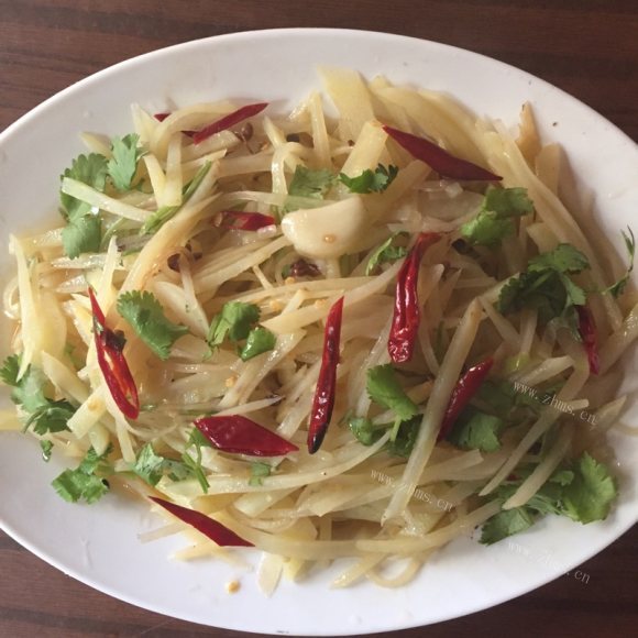 香气浓郁的酸辣土豆丝