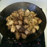 美味的笋干红烧肉做法图解6)