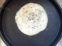 美味可口的葱油饼做法图解13)