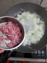 简易的冬瓜瘦肉汤做法图解3)