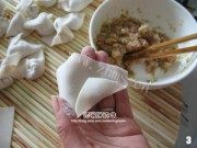 美味的猪肉虾仁馄饨做法图解4)