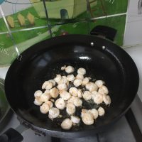 美味的茄汁虾仁做法图解3)