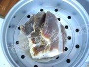 咸肉炒蒜苗做法图解1)