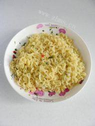 青椒肉丝炒面做法图解3)