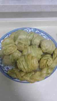 美味的菠菜胡萝卜花卷做法图解11)