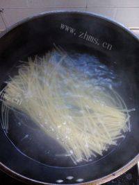 美味的茄汁肉酱意大利面做法图解1)
