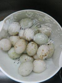 美味的腌咸鸭蛋做法图解2)