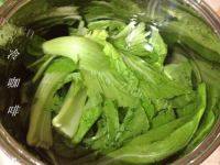 美味的咸蛋芥菜汤做法图解1)
